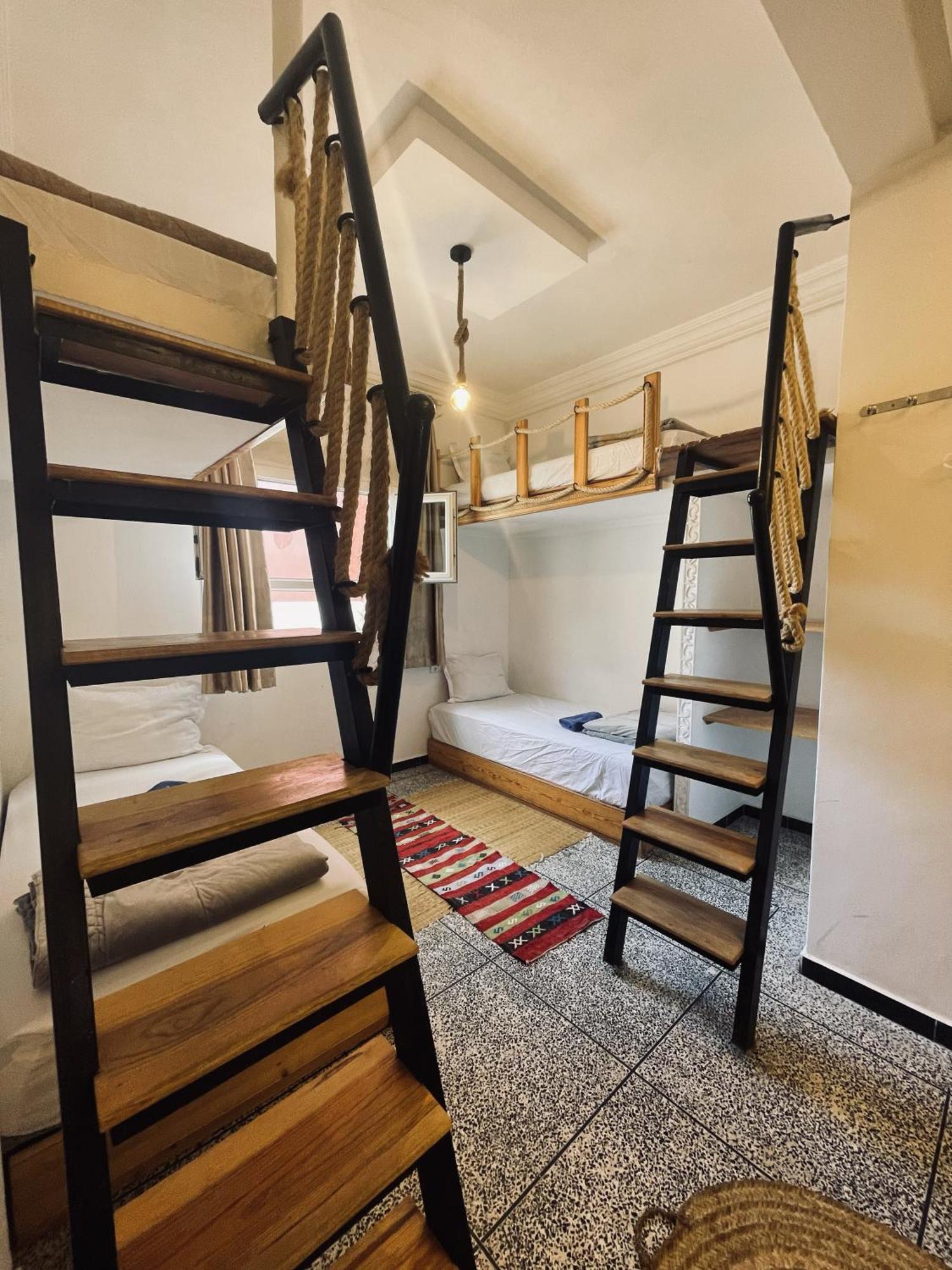 Big Blue Guest House 依索安 外观 照片